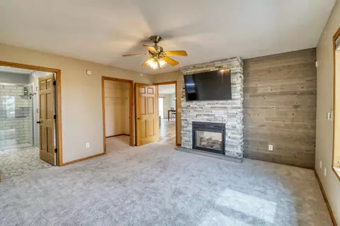 Living - 655 Christensen Ct, Mapleton, ND 58059 photo 10 of 11