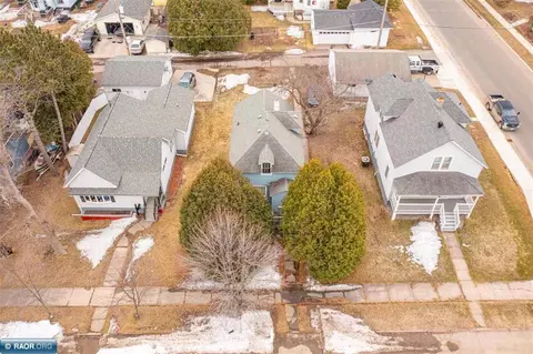 522 12th St N, Virginia, MN 55792