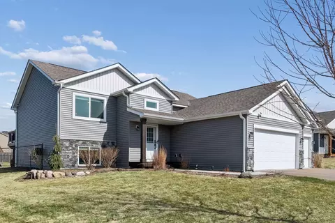 940 Lakewood Trl, Norwood Young America, MN 55397