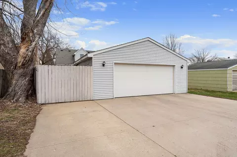 Exterior - 1001 8th Ave SW, Austin, MN 55912 photo 8 of 10