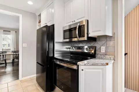 Kitchen - 1001 8th Ave SW, Austin, MN 55912 photo 3 of 4