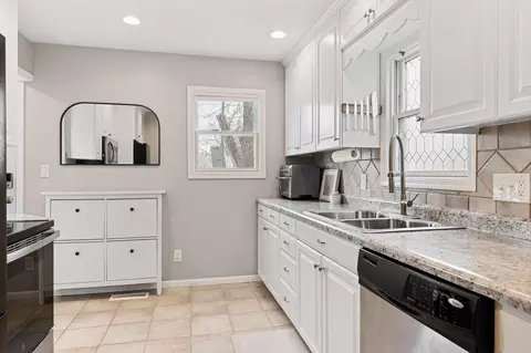 Kitchen - 1001 8th Ave SW, Austin, MN 55912 photo 1 of 4