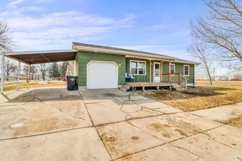 3102 8th Ave N, Fargo, ND 58102