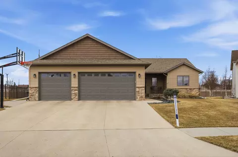 5539 Sunflower Ln S, Fargo, ND 58104