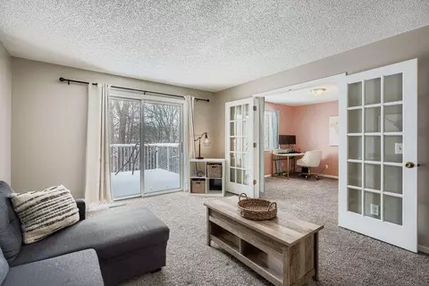 927 Pond View Ct, Vadnais Heights, MN 55127