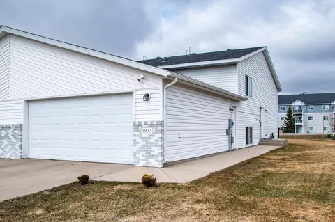 1902 41st Ave S, Moorhead, MN 56560