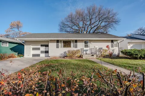 1718 15th St S, Fargo, ND 58103