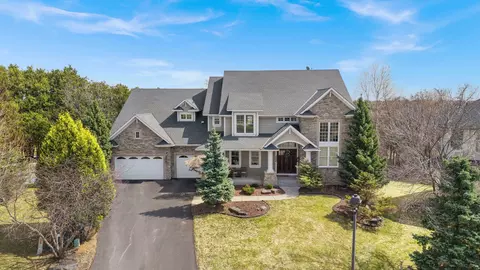 2020 Edgewood Ct, Chanhassen, MN 55317