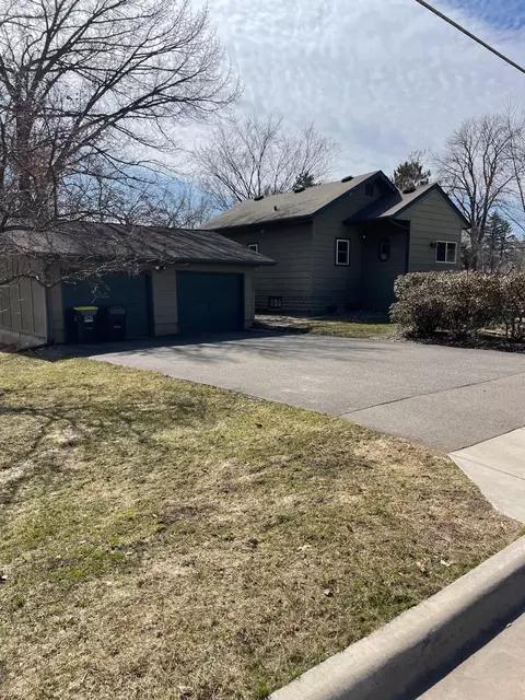 13105 Newell Ave, Lindstrom, MN 55045