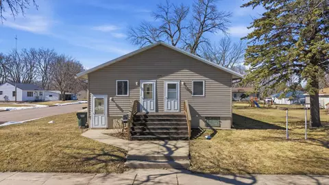 226 3rd Ave S, Brownton, MN 55312