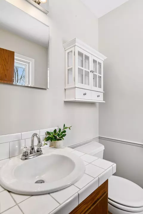 Bath - 5730 Echo Rd, Excelsior, MN 55331 photo 2 of 6