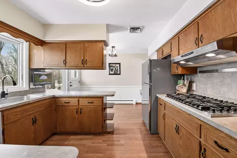 Kitchen - 5730 Echo Rd, Excelsior, MN 55331 photo 6 of 8