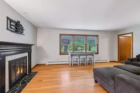 Living - 6325 Wood Hill Ln, Maple Plain, MN 55359 photo 3 of 4