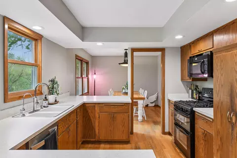 Kitchen - 6325 Wood Hill Ln, Maple Plain, MN 55359 photo 4 of 5