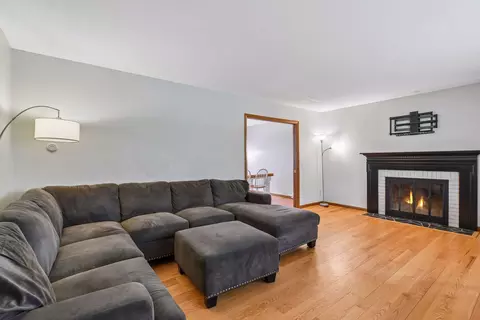 Living - 6325 Wood Hill Ln, Maple Plain, MN 55359 photo 2 of 4