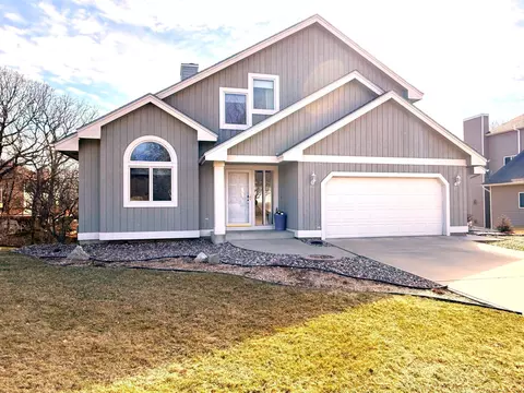 2235 Baihly Hills Dr SW, Rochester, MN 55902