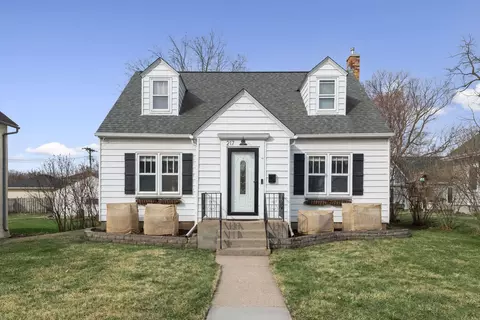 217 N Ash St, Chaska, MN 55318