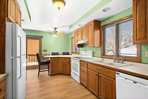 Kitchen - 540 W Redwing St, Duluth, MN 55803 photo 2 of 4