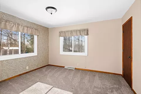 Bedroom - 540 W Redwing St, Duluth, MN 55803 photo 2 of 10