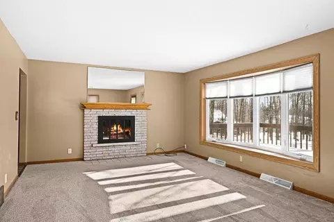 Living - 540 W Redwing St, Duluth, MN 55803 photo 2 of 5
