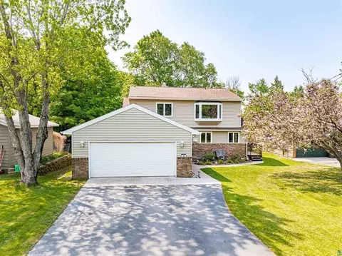 Exterior - 540 W Redwing St, Duluth, MN 55803 photo 2 of 12