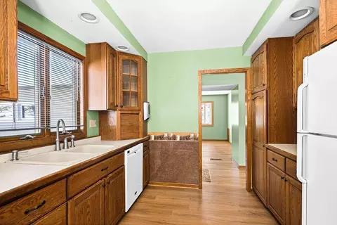 Kitchen - 540 W Redwing St, Duluth, MN 55803 photo 1 of 4