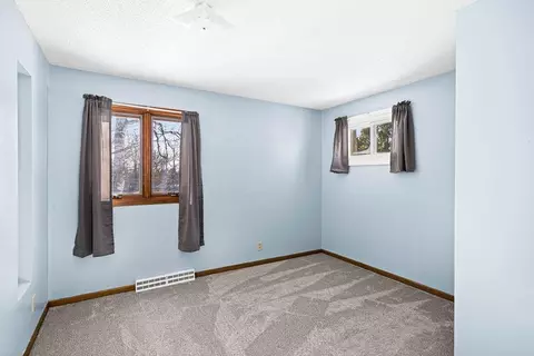 Bedroom - 540 W Redwing St, Duluth, MN 55803 photo 8 of 10