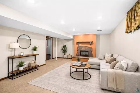 Living - 540 W Redwing St, Duluth, MN 55803 photo 4 of 5