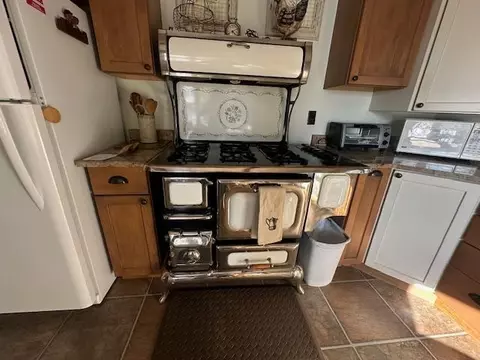 Kitchen - 2734 Bear Island River Rd, Ely, MN 55731 photo 3 of 5