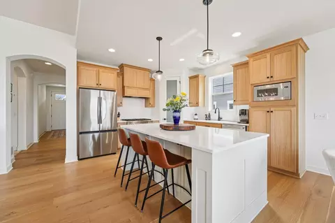 6621 Harvest Trl, Chaska, MN 55318