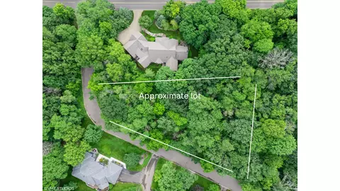 4893 Woodhurst Ln, Minnetonka, MN 55345