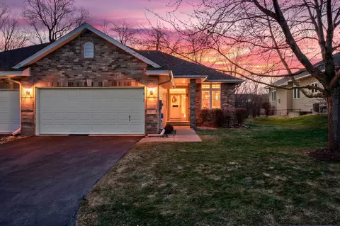 5071 E Oak Point Dr, Prior Lake, MN 55372