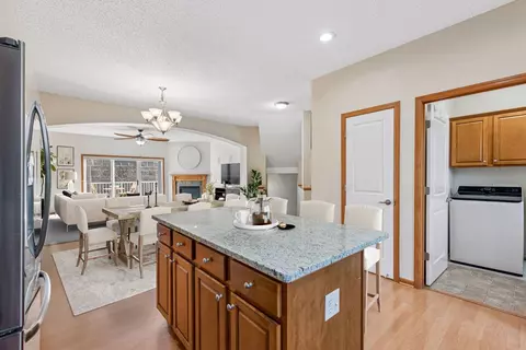3264 Oak View Dr, Woodbury, MN 55129
