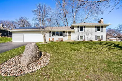 8605 Poplar Bridge Curv, Bloomington, MN 55437