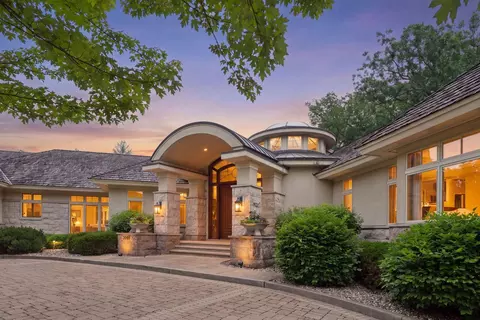 1989 Dwight Ln, Minnetonka, MN 55305