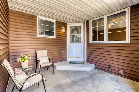 6236 Creekview Ln N, Brooklyn Park, MN 55443