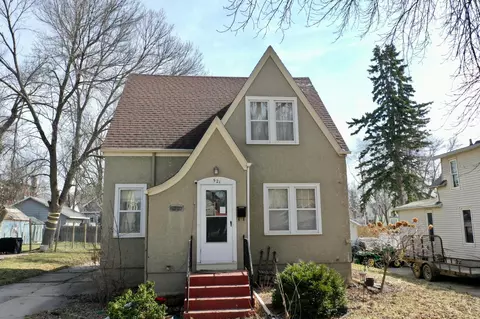 521 7th St SW, Willmar, MN 56201