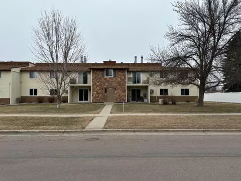 3249 16th Ave S #1, Fargo, ND 58103