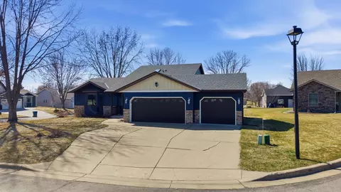 727 Garden Pl, Sauk Rapids, MN 56379