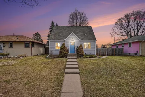 1600 Western Ave N, Saint Paul, MN 55117