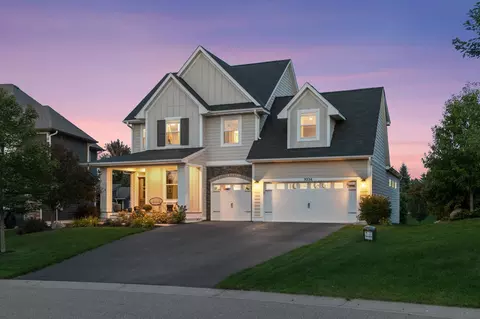 9236 Red Oak Trl, Woodbury, MN 55129