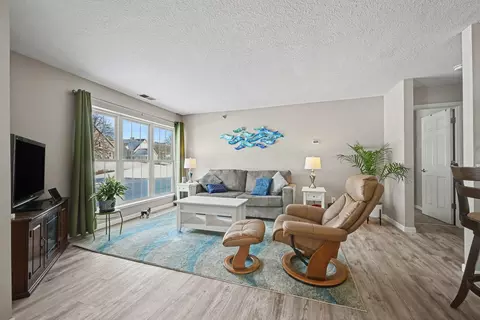 6165 Chasewood Pkwy #1, Hopkins, MN 55343