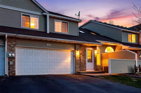 1102 Black Oak Dr, New Brighton, MN 55112