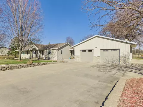 304 12th Ave SE, Melrose, MN 56352