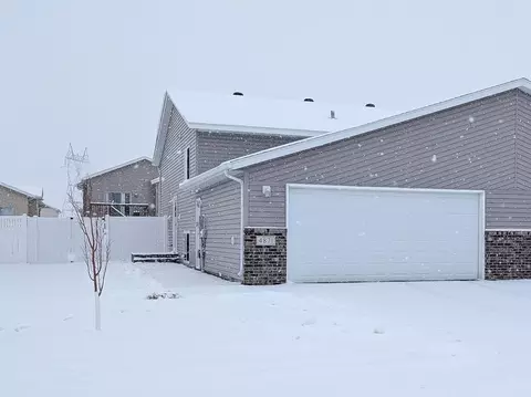 4871 51 Ave S, Fargo, ND 58104