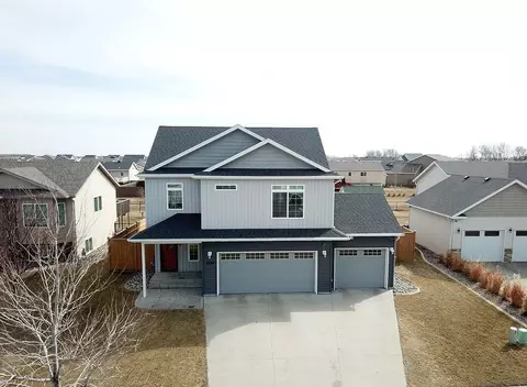 4584 Meadows Ln, Moorhead, MN 56560