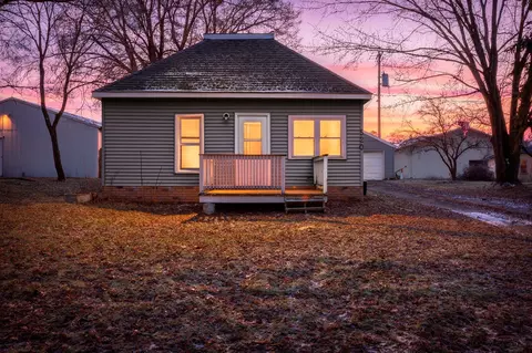 520 Ellsworth Ave, South Haven, MN 55382