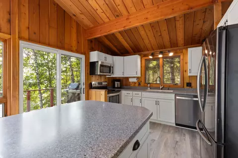Kitchen - 35817 Moraine Dr, Cushing, MN 56443 photo 2 of 4