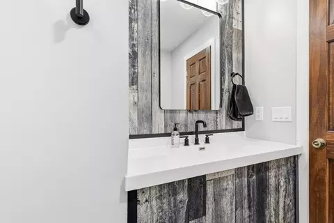 Bath - 902 Birch St, Marshall, MN 56258 photo 2 of 4
