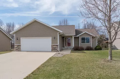 200 Foxfire Dr, Mankato, MN 56001